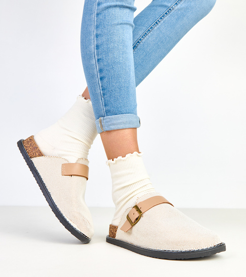 Smėlio spalvos šlepetės ant kamštinės platformos su sagtimi „Polly“