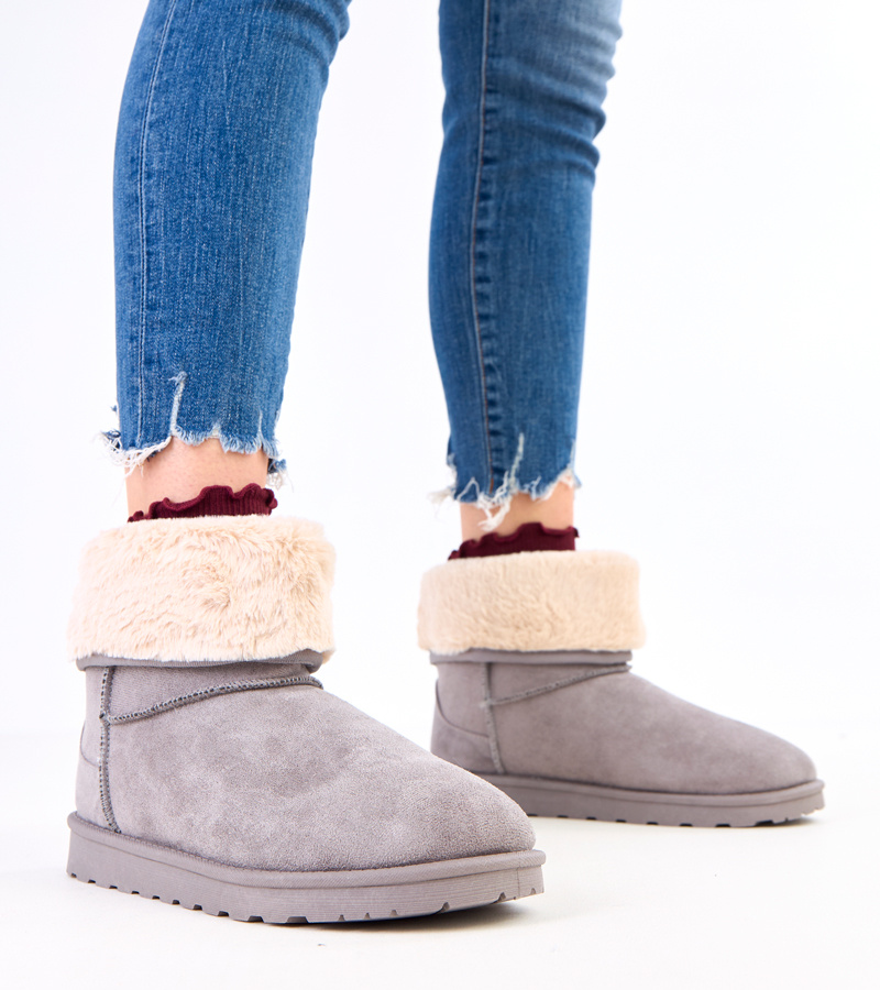 Pilki sniego batai su kailiu ant platformos Meggi