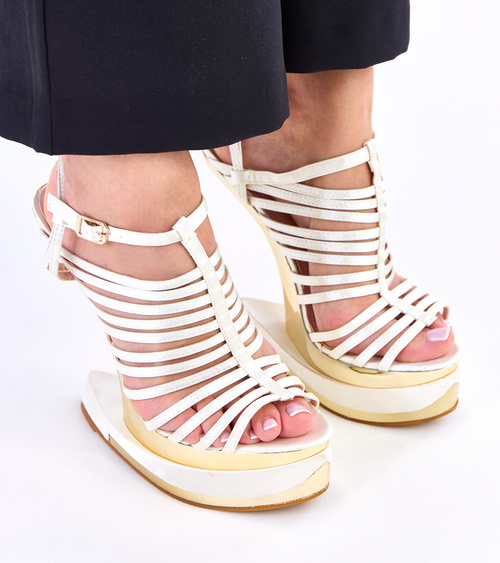 Smėlio spalvos sandalai su futuristiniu kulnu „Elizer“