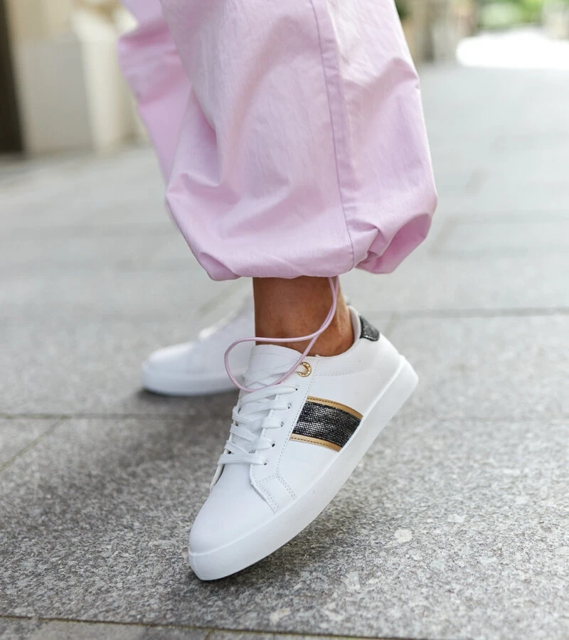 Balti sportbačiai su dekoratyvine juostele Grada