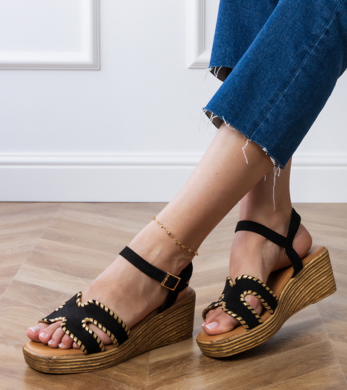 Juodi sandalai su siuvinėjimu ant kraštų Lurisa