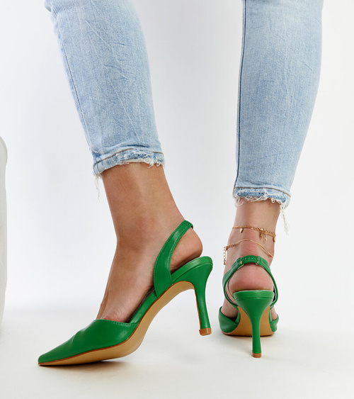 Žali atviri kulniukai Fontanile