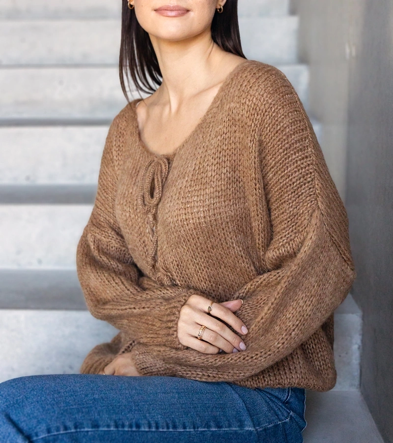 Ruda surišta megztinis Sumaia