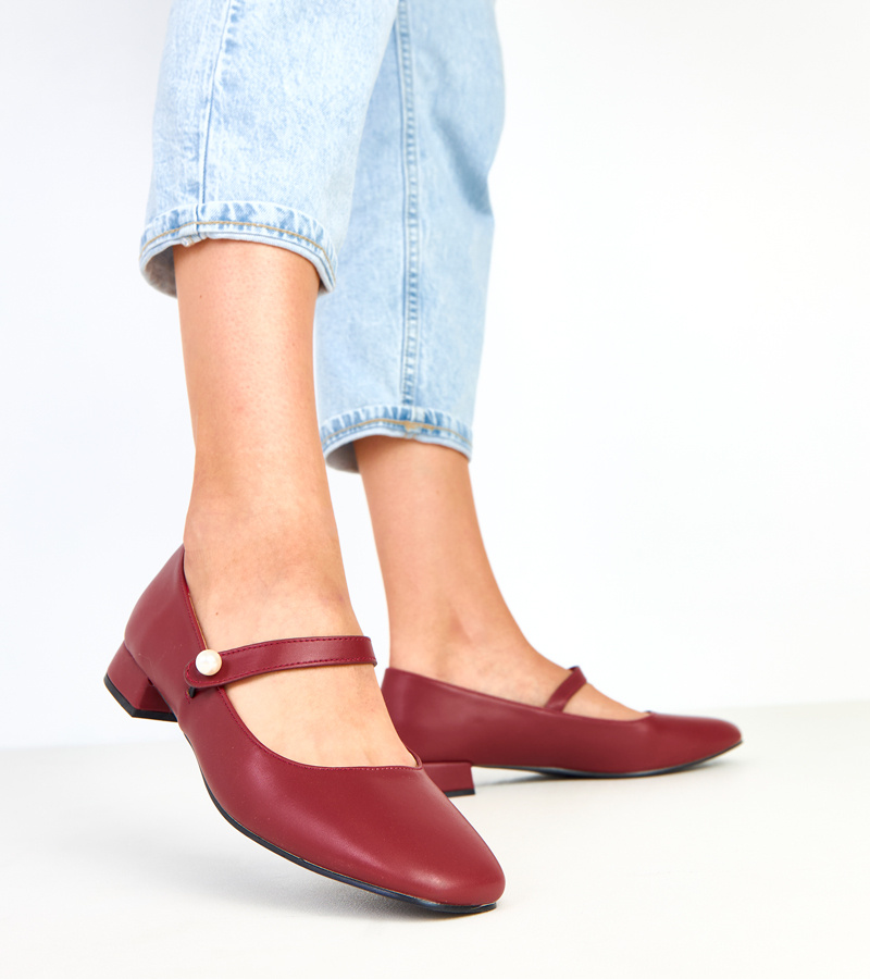 Bordo spalvos aukštakulniai su puošnia juostele Alya