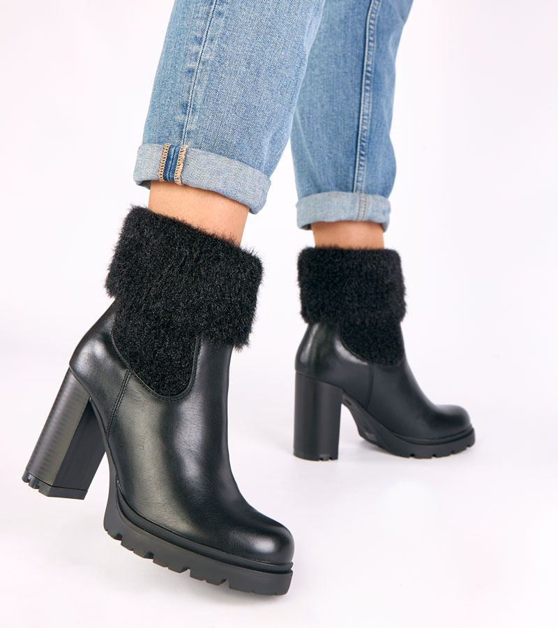 Juodi aulinukai su kulnu ir puoštu aulu Randy