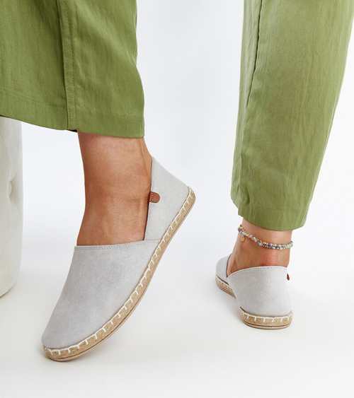 Sidabriniai sportbačiai Gimja