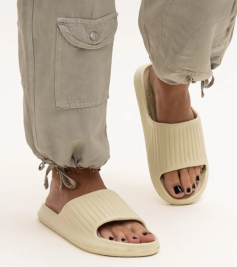 Žalios putplasčio šlepetės Gilly