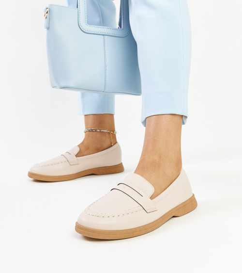 Šviesiai smėlio klasikiniai mokasinai Nawrah