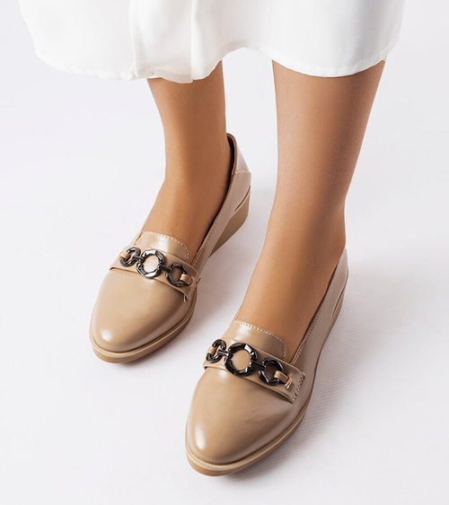 Smėlio spalvos lakuotos „Erin“ įsispiriamos basutės su platforma