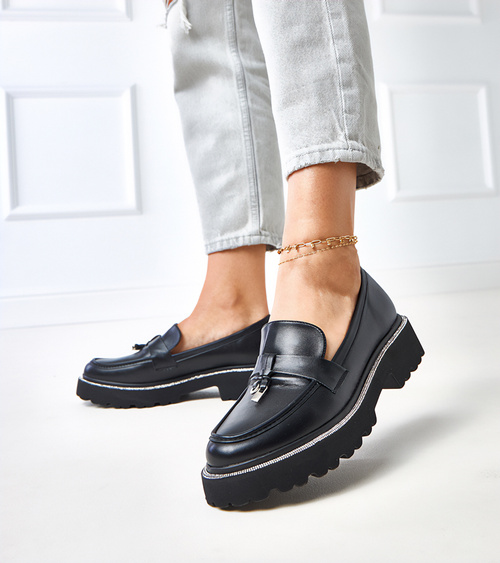 Juodi mokasinai su papuošimu ir cirkoniais Katrena