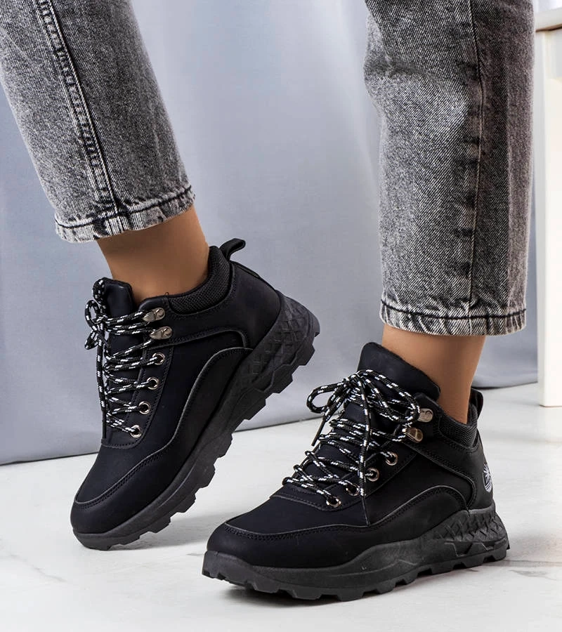 Juodi pašiltinti moteriški auliniai batai Durani