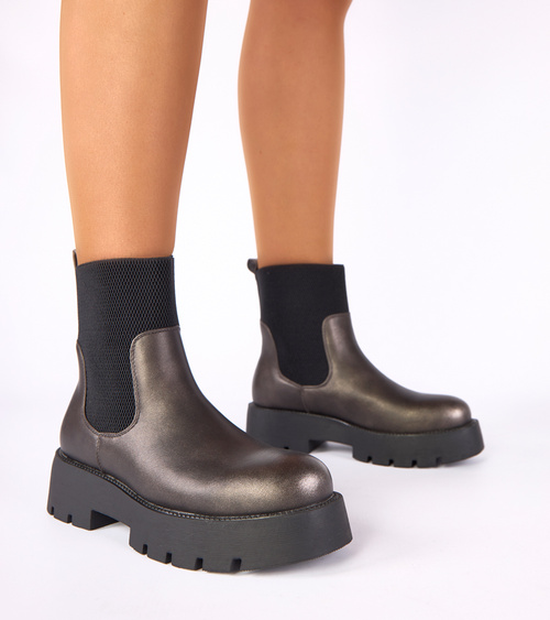 Metallici aulinukai ant platformos su elastiniu aulu Berniece