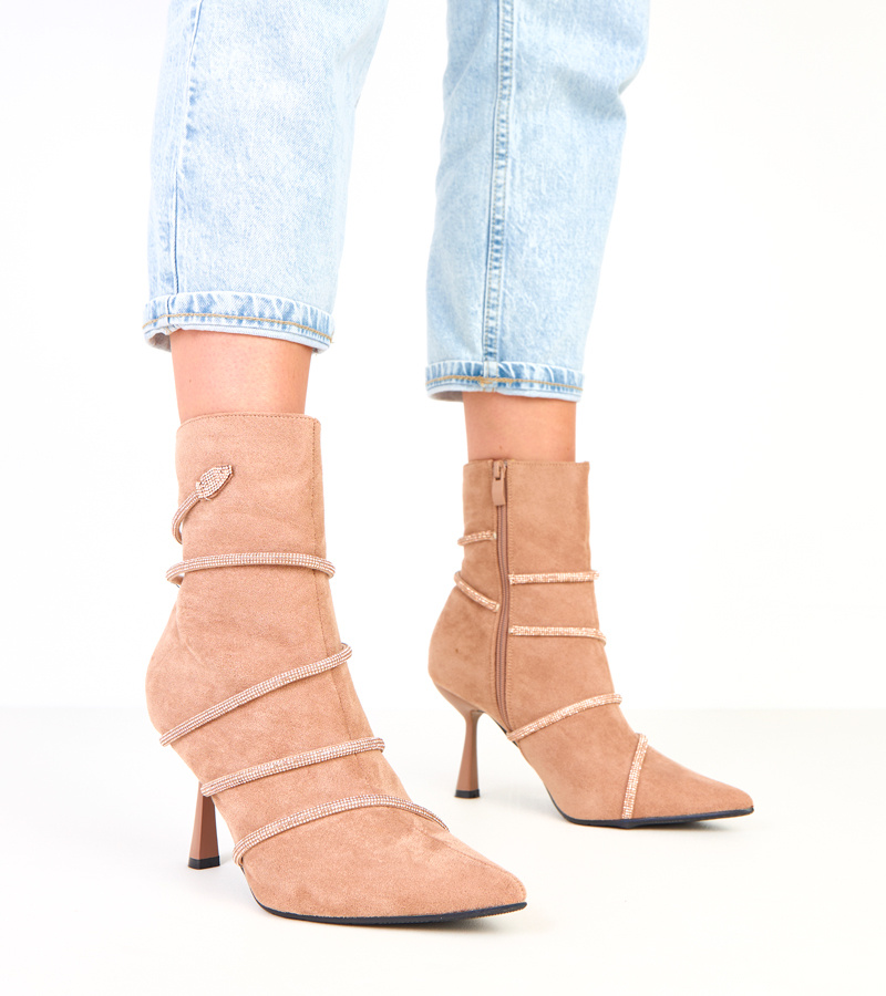 Smėlio spalvos aulinukai ant kulno su akutėmis Nethe