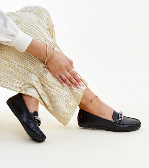 Juodi mokasinai su cirkoniais Adiba