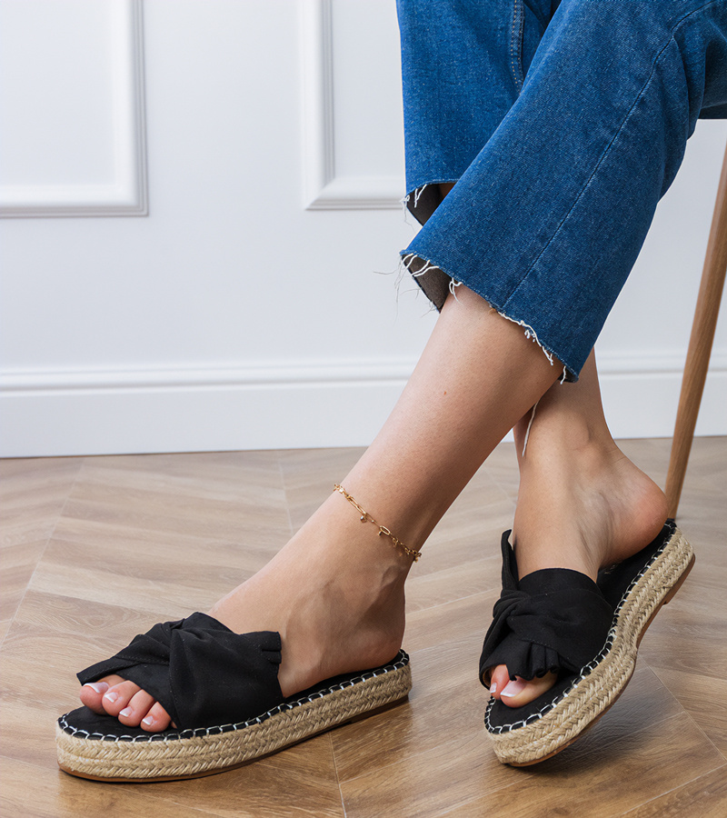 Juodi espadrilės tipo šlepetės su kaspinu Luvis