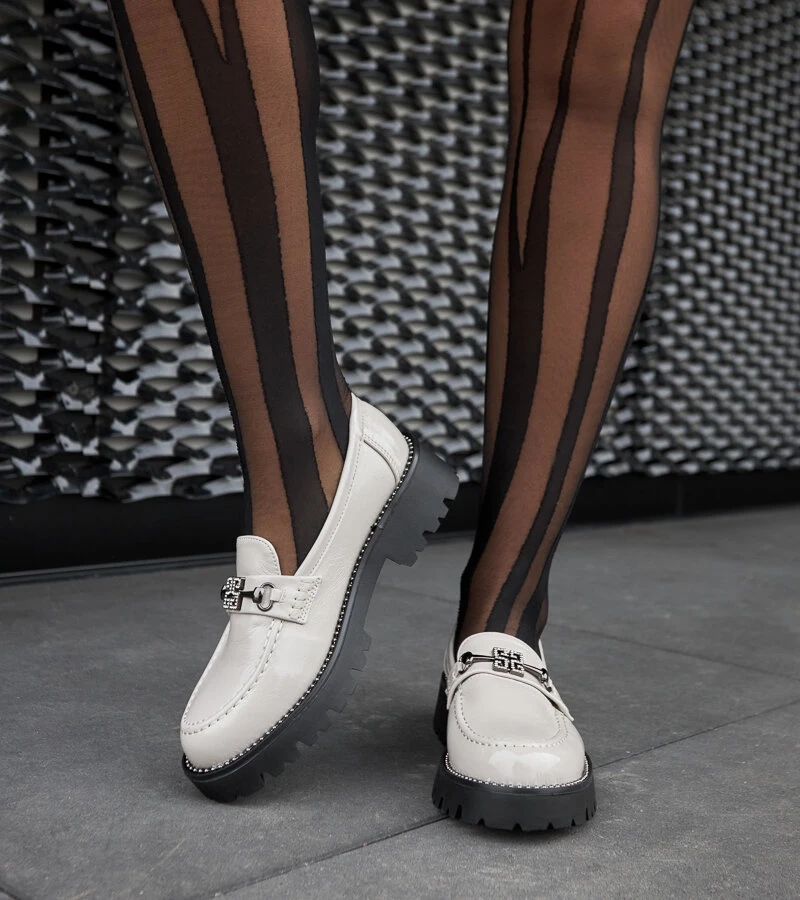 Pilki lakuoti mokasinai su cirkoniais Casine