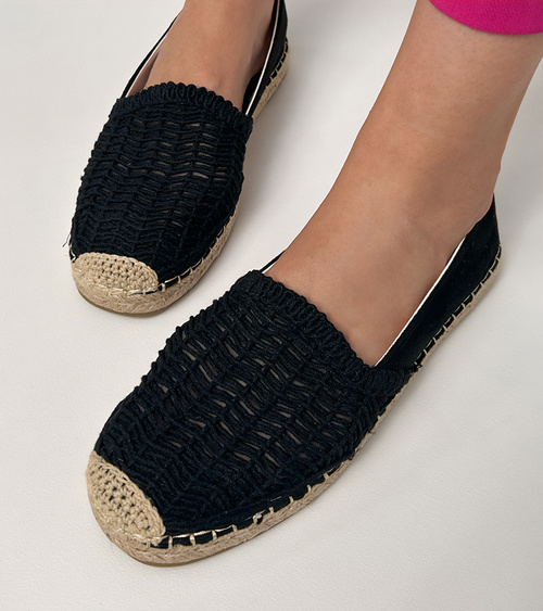 Juodi ažūriniai espadriliai ant platformos Plevis