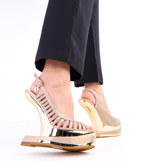 Smėlio spalvos basutės su cirkoniais ant futuristinio kulno Kenni