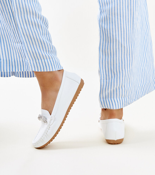 Balti mokasinai, dekoruoti cirkoniais Adiba