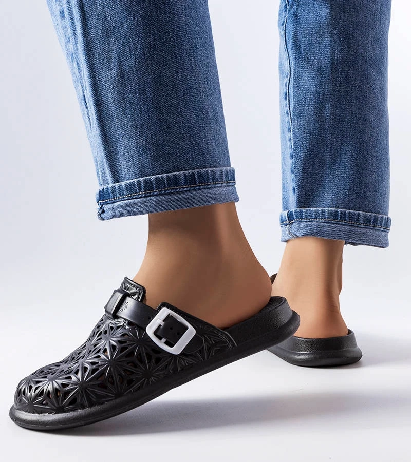 Juodi ažūriniai guminiai šlepetės Peverell