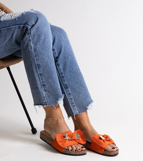 Oranžinės šlepetės su kaspinu ir meškiuku Segan