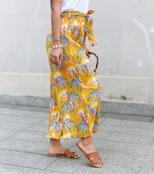 Geltonos moteriškos platėjančios klostuotos kelnės Sijam