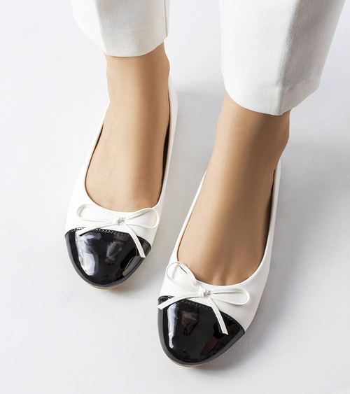 Balti balerinos su lakuotu priekiniu auliuku Despins