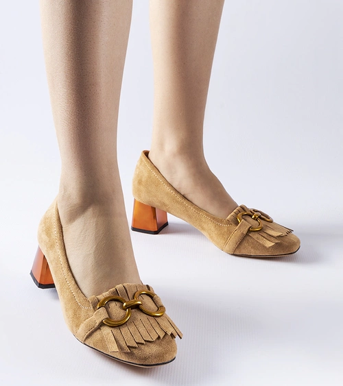 Smėlio spalvos aukštakulniai bateliai ant storos pakulnės Basso