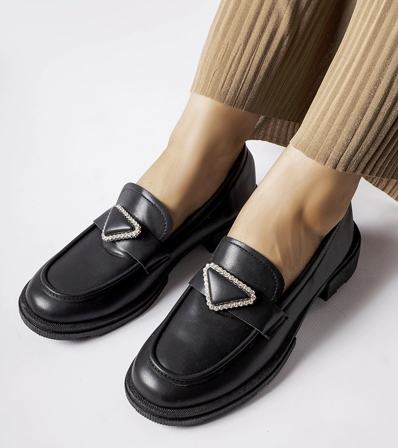 Juodi mokasinai, papuošti kalnų krištolu Marsilius