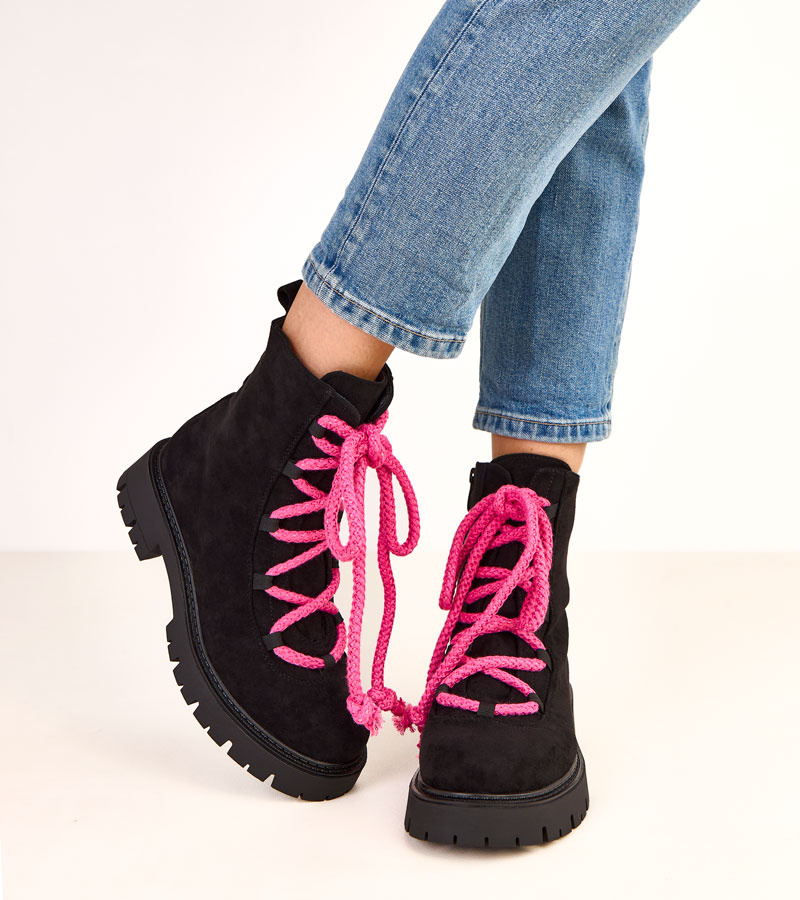 Juodi aulinukai su puošnia rožine raišteliu Gabria