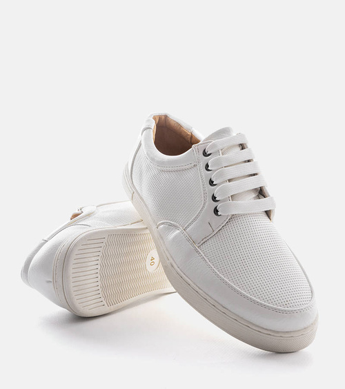 Balti vyriški pusbačiai su įspaustais raštais Emer