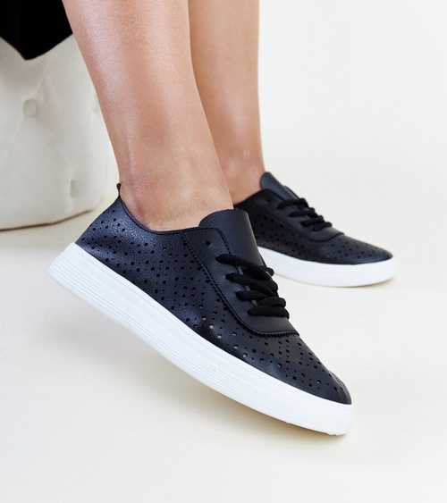 Juodi ažūriniai sportbačiai „Manoek“