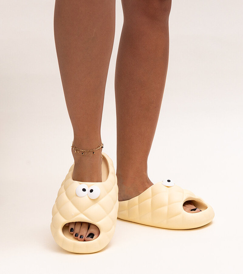 Smėlinės putplasčio šlepetės su Gorgeso akimis