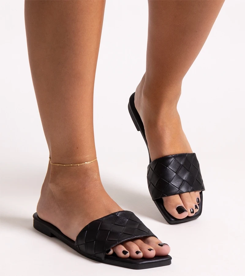 Juodi šlepetės su pūstu vidpadžiu Hakimi