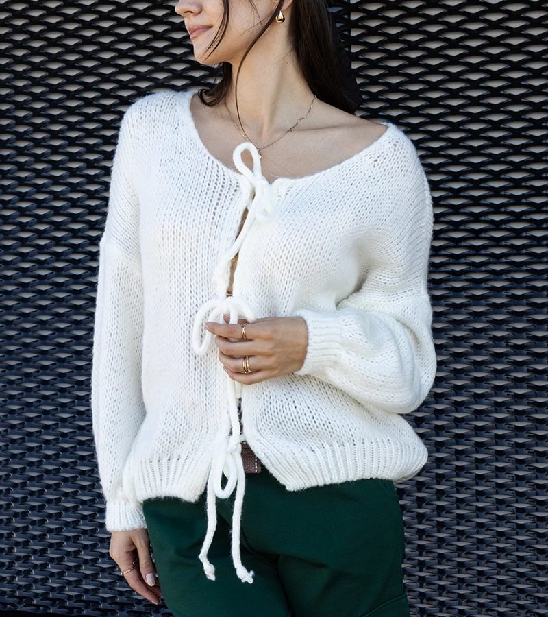 Balti surišti megztinį Sumaia