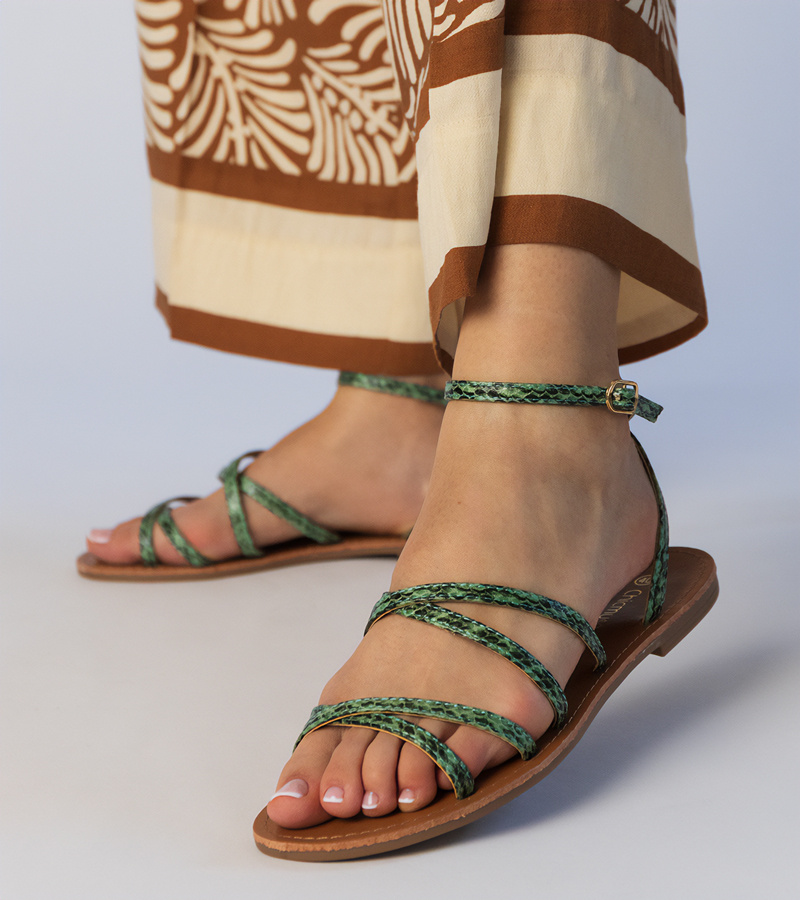 Žalios basutės su plokščiu padu Kates