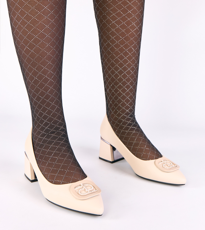 Smėlio spalvos aukštakulniai bateliai su stambiu kulnu, puošti cirkoniais Merla