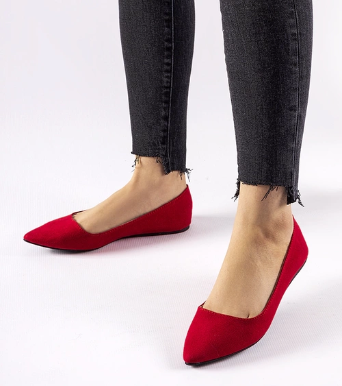 Raudoni smailianosiai balerinai Riv