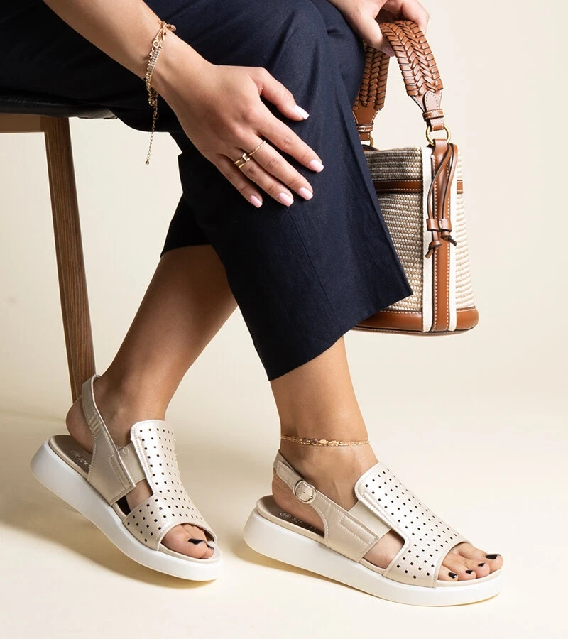 Auksiniai sandalai su ažūrine auliuku Imogne