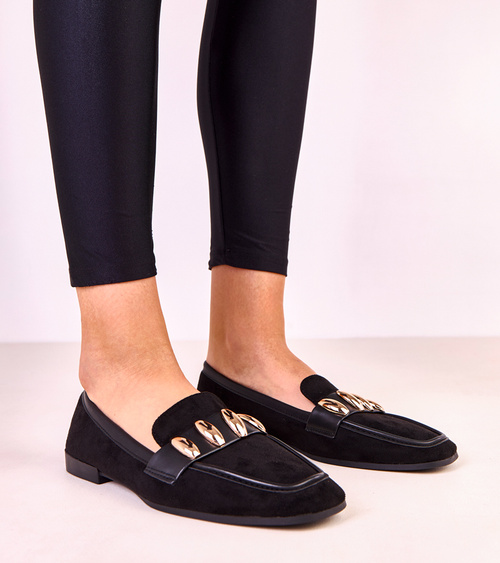 Juodi elegantiški balerinai su auksine puošmena Klesa