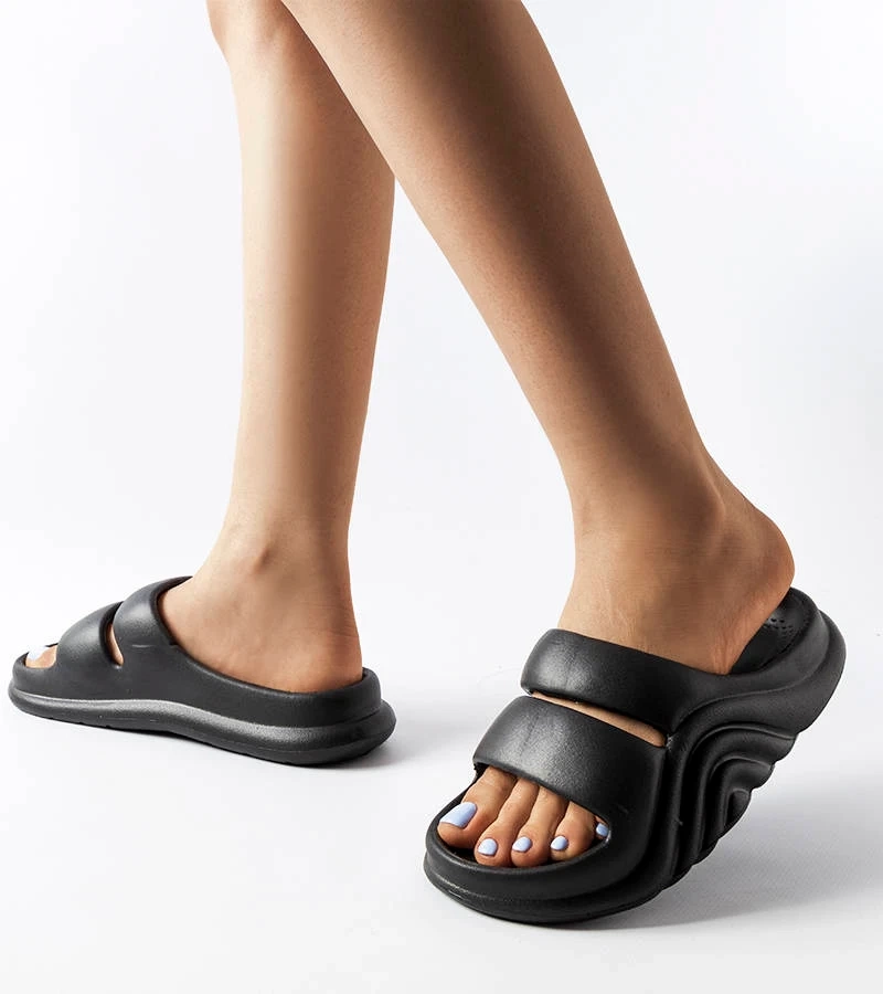 Juodos gumines šlepetės Geneve