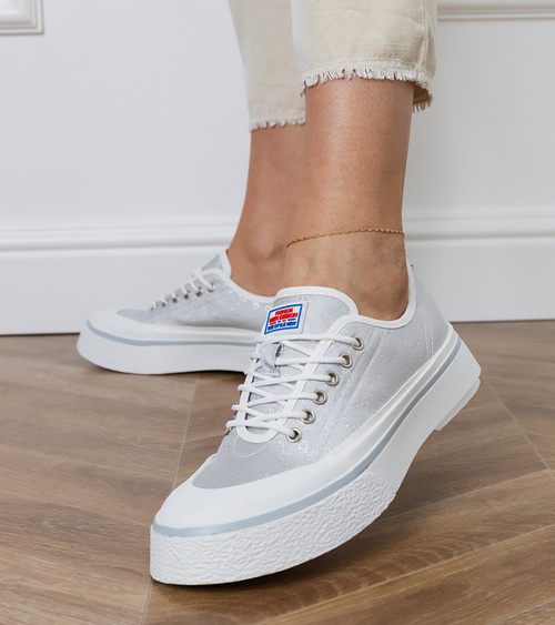 Pilkos moteriški sportiniai bateliai ant platformos Greta