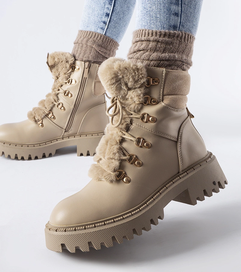 Smėlio spalvos darbiniai batai su dekoratyviu kailiuku Quarto