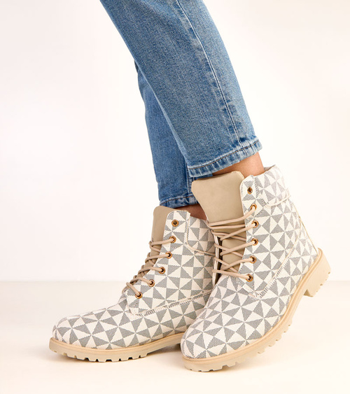 Smėlio ir juodi geomterinio rašto darbo batai „Alicia“