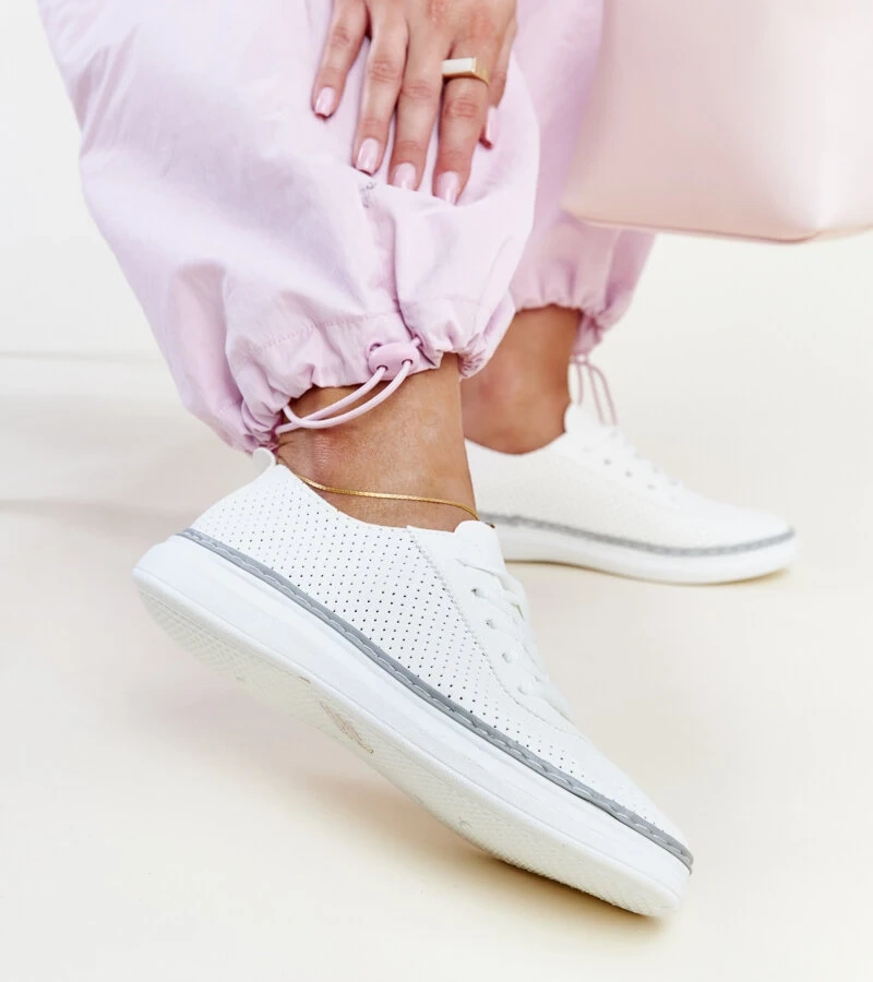 Balta ir pilka ažūrinė sportinė avalynė „Biserka“