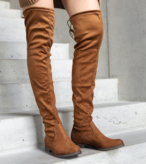 Rudi ilgi auliniai batai ant platformos iš dirbtinio zomšo Hallora