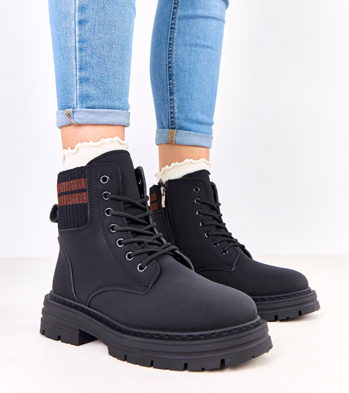 Juodi pašiltinti matinės dirbtinės odos kerzai Goles