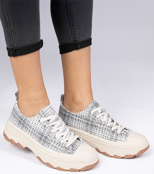 Balti pilki sportbačiai ant storos pado Salsana