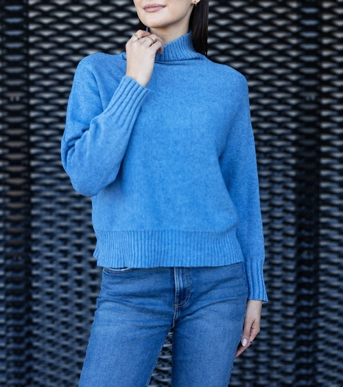 Mėlynas laisvo kirpimo golfas „Lukana“