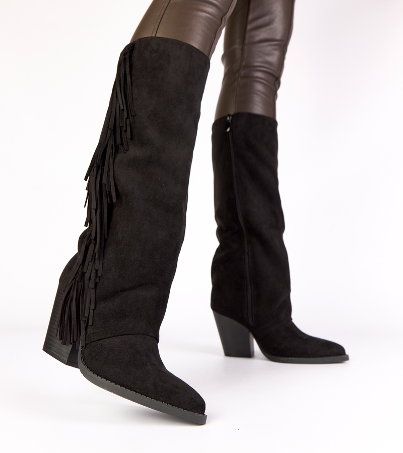 Juodi kaubojiški batai, puošti kutais Shia